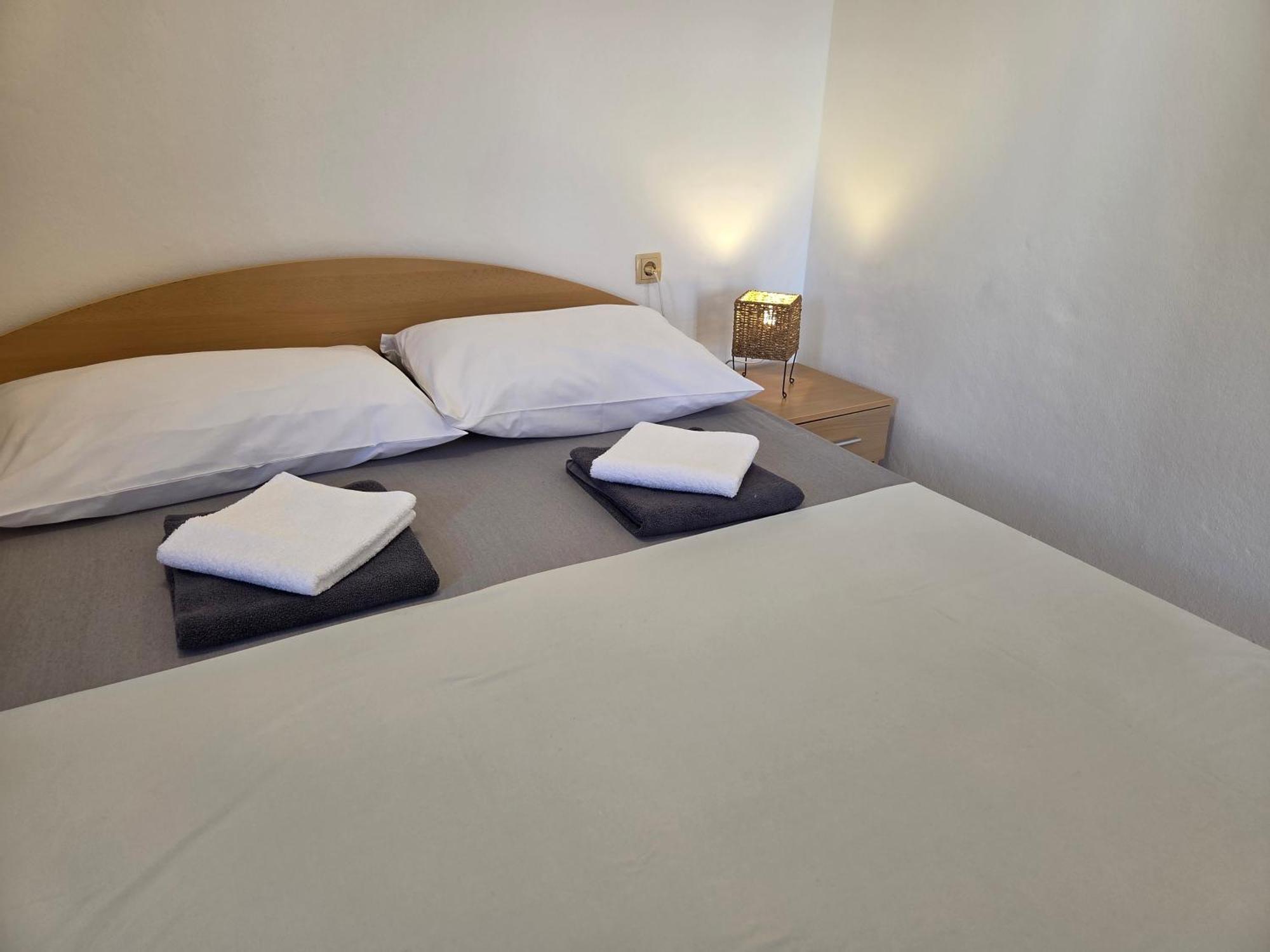 Apartments Leticia I バスカ エクステリア 写真